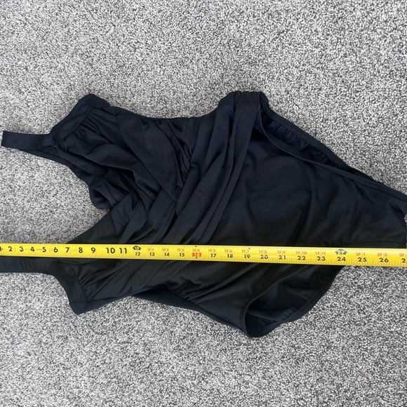 Miraclesuit BLACK Must Haves Solid Sanibel Underwire One-Piece Swimsuit US 14 - Picture 7 of 13